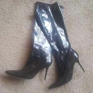 Pointy-toe Patent Heeled Boots